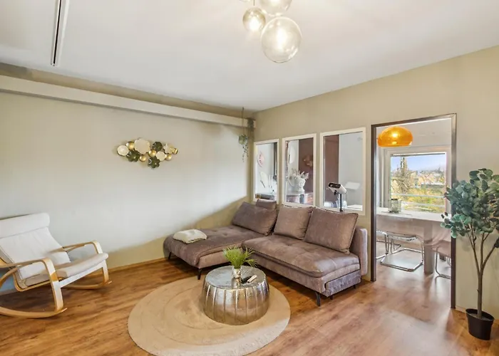 Spacious Bohemian Near Castle Schoenbrunn * ウィーン