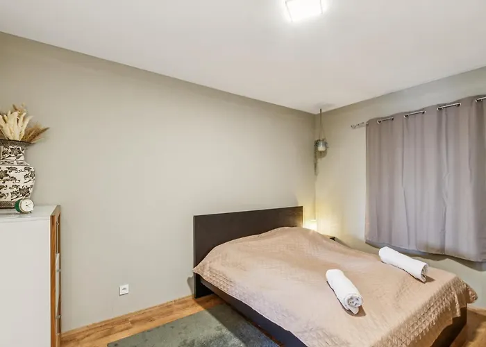 Spacious Bohemian Near Castle Schoenbrunn アパート