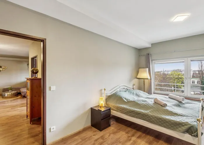Spacious Bohemian Near Castle Schoenbrunn * ウィーン