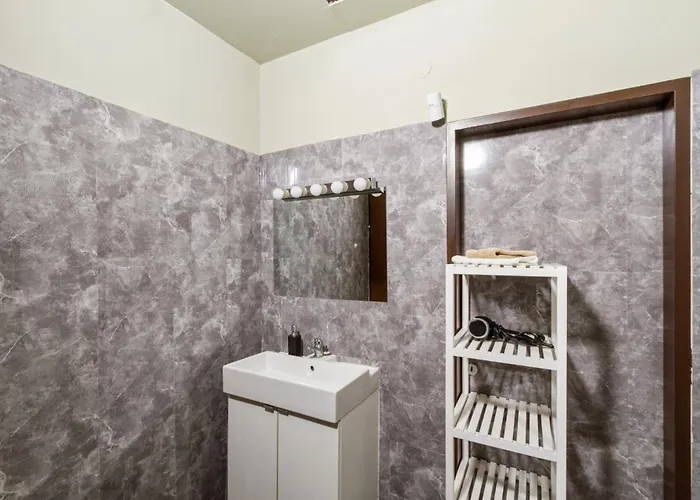 Spacious Bohemian Near Castle Schoenbrunn * ウィーン